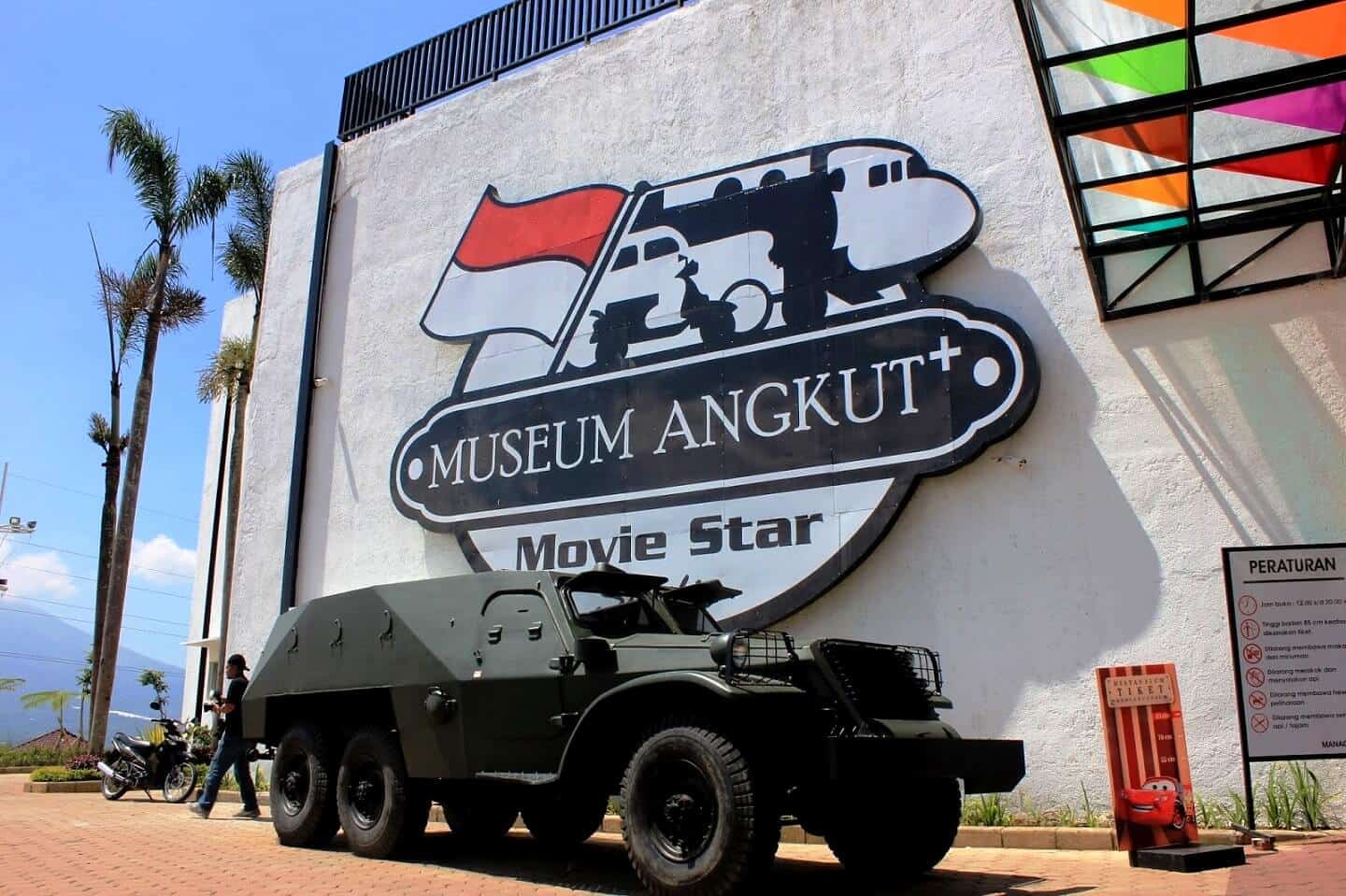 Museum Angkut Batu Malang — koleksi kendaraan klasik di zona Hollywood dengan dekorasi sinematik yang memukau