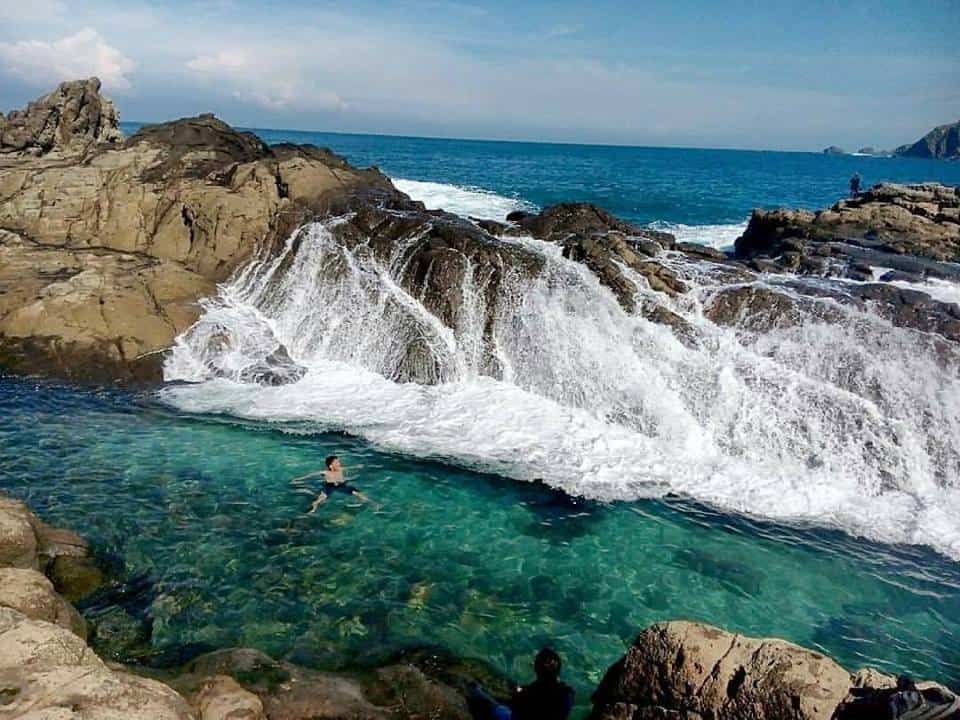 https://labirutour.com/wp-content/uploads/2019/08/pantai-wediombo.jpg?utm_source=chatgpt.com